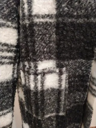 Abrigo cuadros blanco y negro