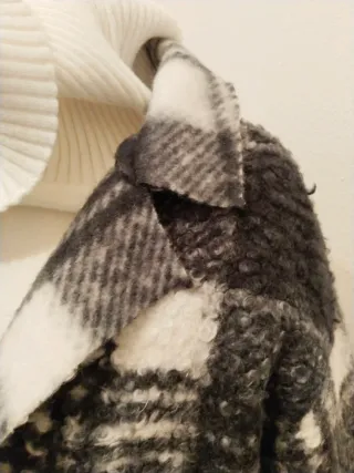 Abrigo cuadros blanco y negro