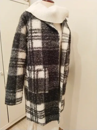 Abrigo cuadros blanco y negro