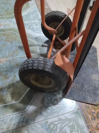 Carro de carga naranja