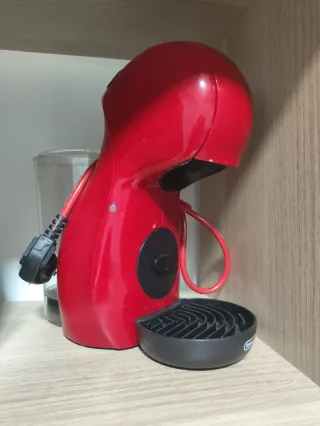 Cafetera Dolce Gusto Roja