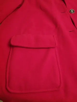 Estupendo chaquetón rojo para mujer