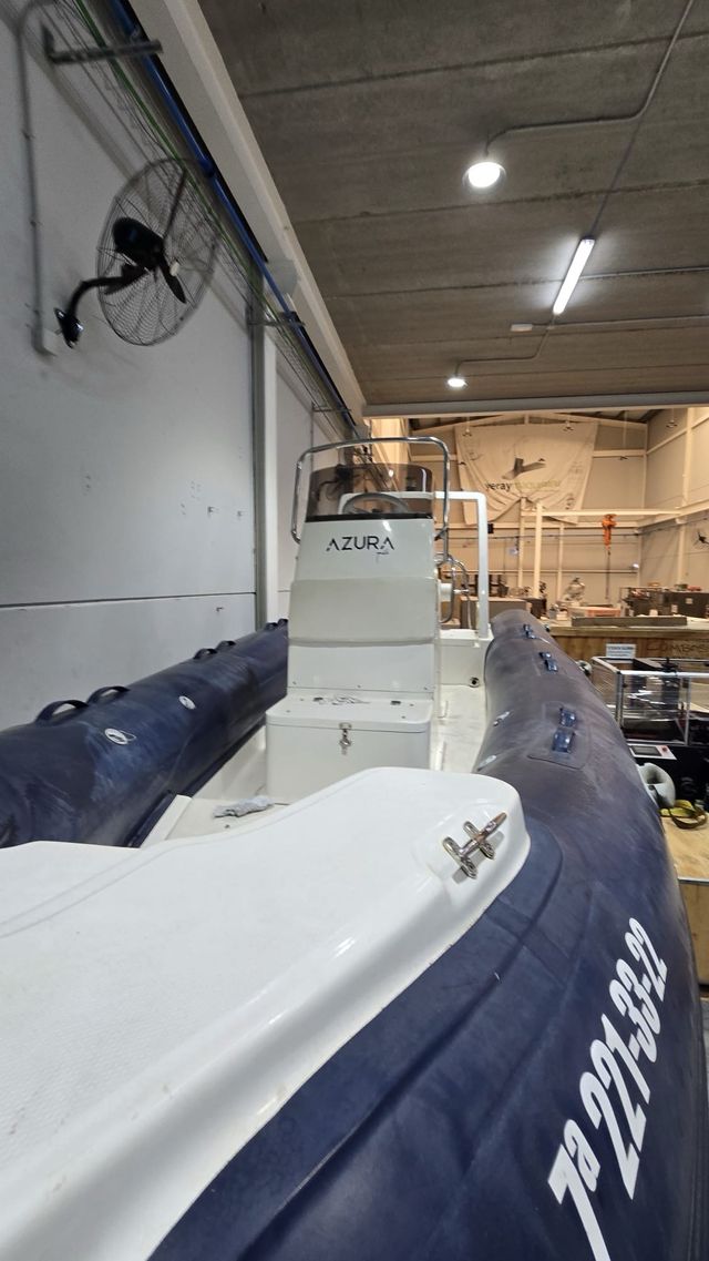 Semirrígida Azura con motor