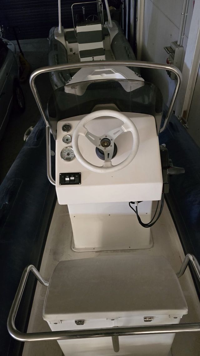 Semirrígida Azura con motor