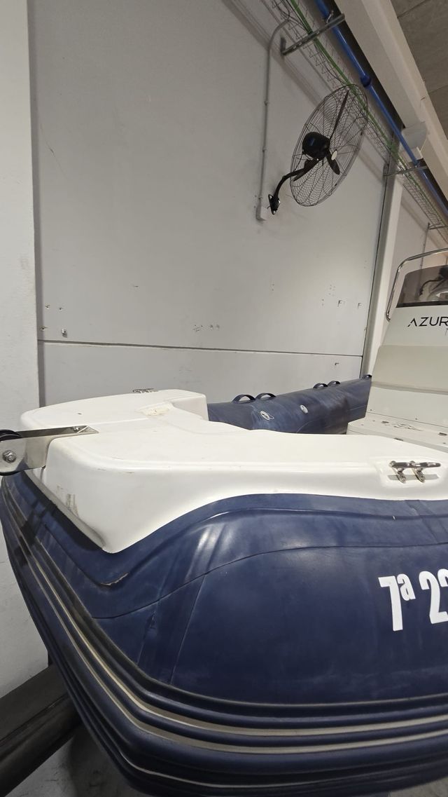 Semirrígida Azura con motor