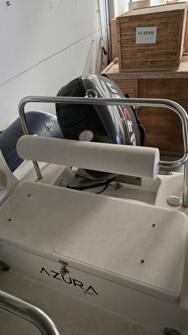 Semirrígida Azura con motor