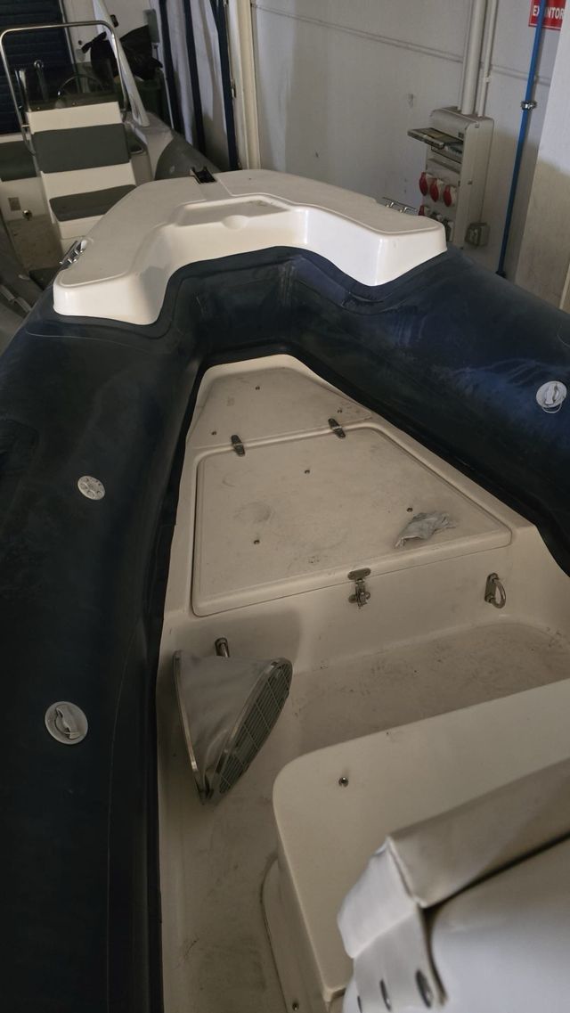 Semirrígida Azura con motor