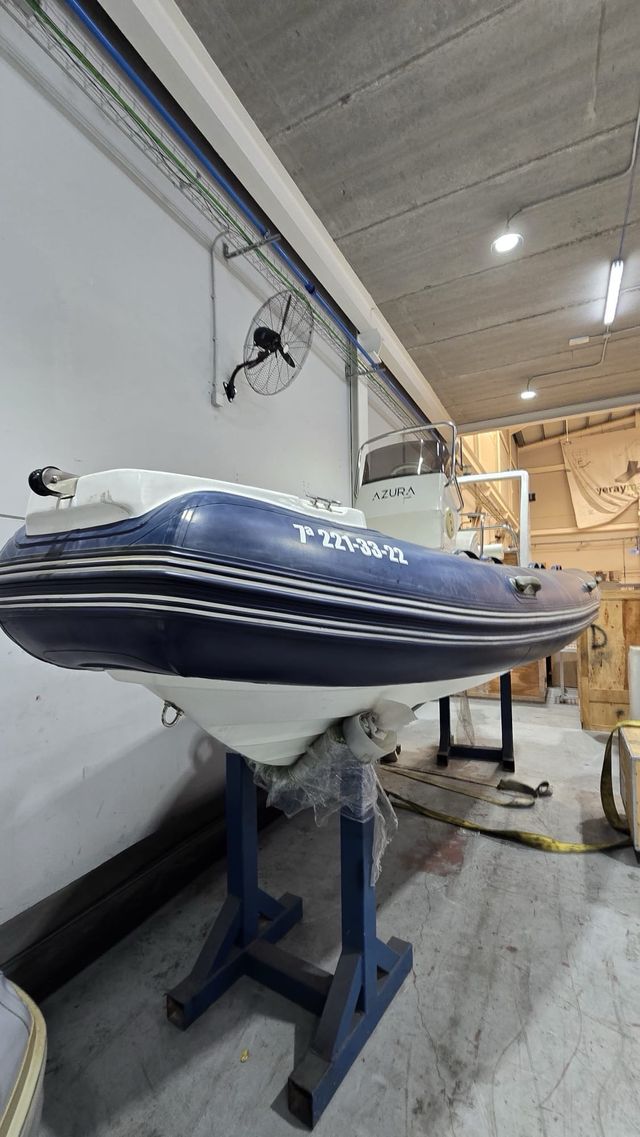 Semirrígida Azura con motor