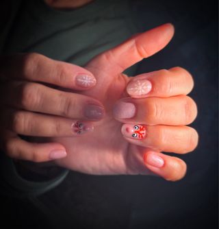 MANICURAS Y PEDICURAS