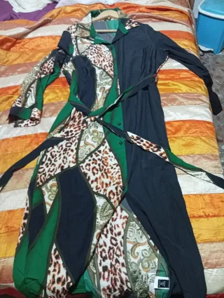 2 camisolas. Vestido largo estampado patchwork, ch