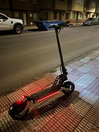 Patinete Eléctrico con luces Led como nuevo