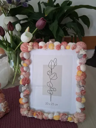 Cornice portafoto decorata con conchiglie