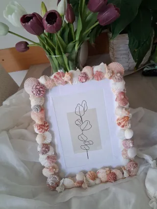 Cornice portafoto decorata con conchiglie