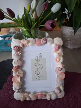 Cornice portafoto decorata con conchiglie