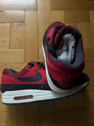Nike Air Max 1 Talla 45 Roja y Negra