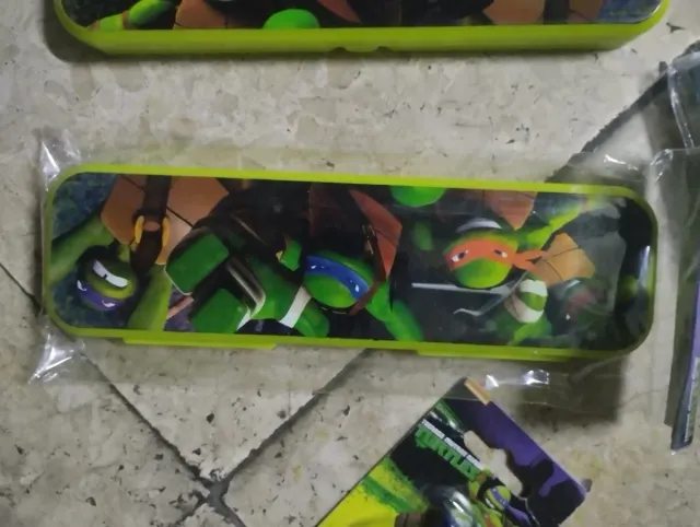 Estuche plástico Tortugas Ninja.