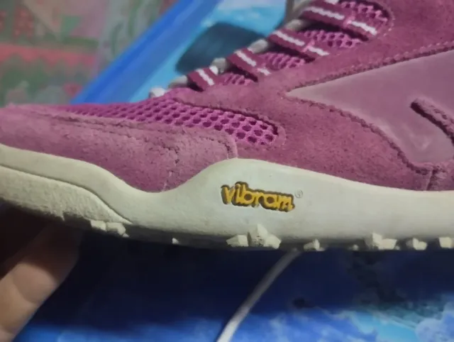 Zapatillas deportivas rosas Vibram..