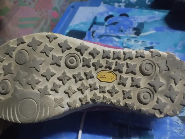 Zapatillas deportivas rosas Vibram..