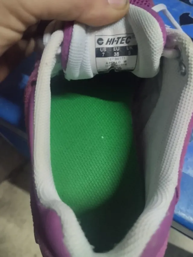 Zapatillas deportivas rosas Vibram..