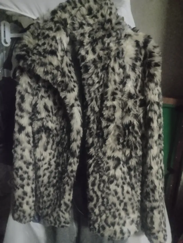 Chaqueta leopardo peluda talla 40..