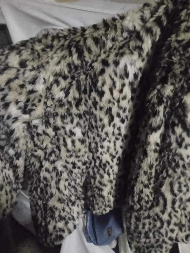 Chaqueta leopardo peluda talla 40..