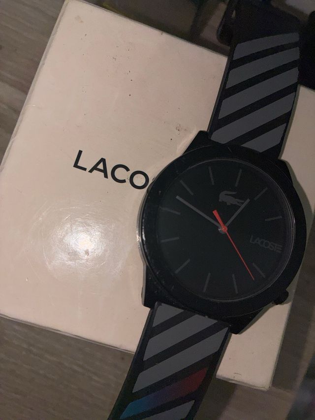 Reloj Lacoste Negro con Detalles Multicolor