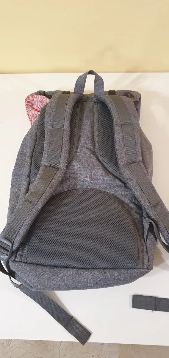 Mochila Herschel Little America Gris 30L