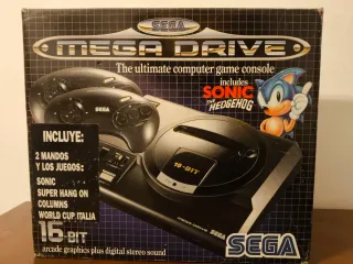 Consola Sega Mega Drive + 2 Mandos + 4 Juegos.
