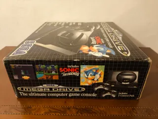 Consola Sega Mega Drive + 2 Mandos + 4 Juegos.