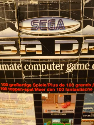 Consola Sega Mega Drive + 2 Mandos + 4 Juegos.