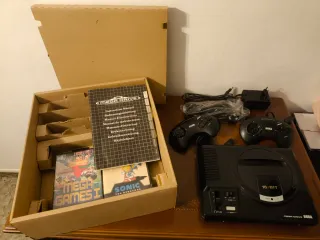 Consola Sega Mega Drive + 2 Mandos + 4 Juegos.