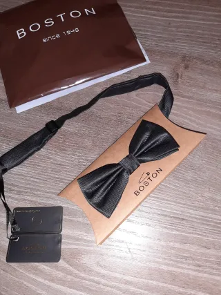 Pajarita Gris.    NUEVA. Boston