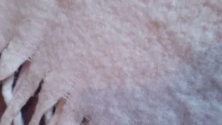 Bufanda rosa suave con flecos