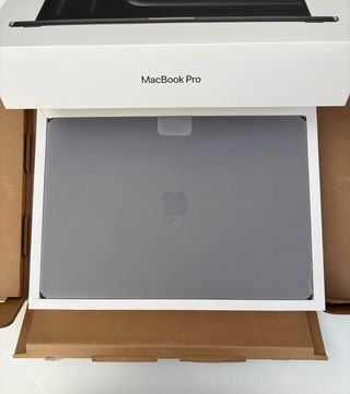 MacBook Pro 16 M4 Pro 512GB con Garantía
