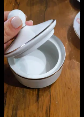 Zuccheriera in porcellana con coperchio