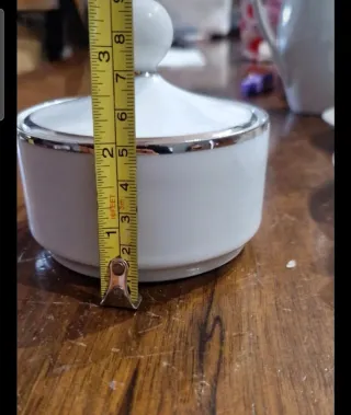 Zuccheriera in porcellana con coperchio