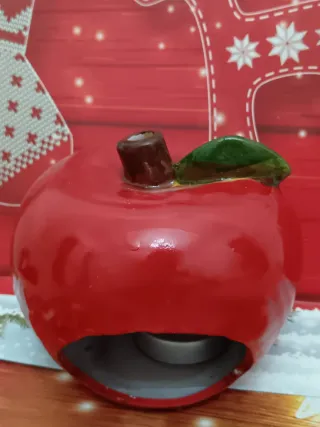 Porta candela natalizio a forma di mela, e candela