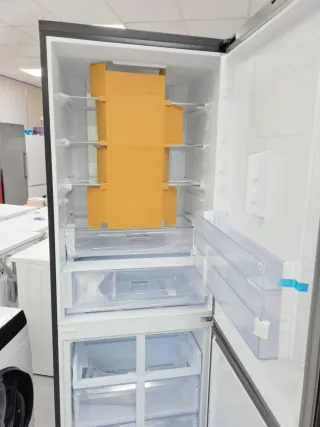 Nevera Samsung inox oscura 204,cm 1 año de garantí