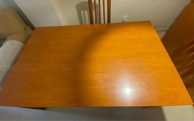 Mesa de comedor color cerezo