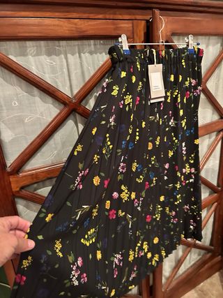 Falda Zara plisada floral