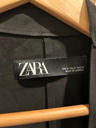 Chaqueta Zara efecto ante negra