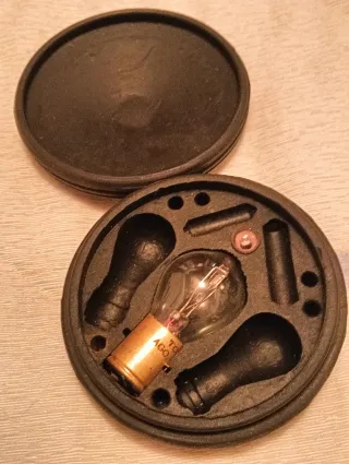 Antigua Caja de bombillas SEAT