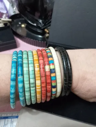 Lotto 11 bracciali in osso