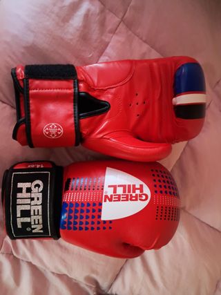 Sacco da boxe con base + guantoni