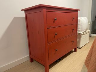 Cómoda 3 cajones roja Ikea Hemnes (Granada)
