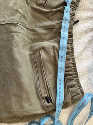 Pantalón jogger slim de Bershka, verde militar