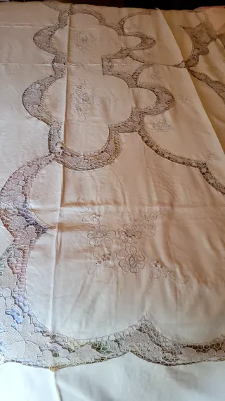 Tovaglia in puro lino con pizzo