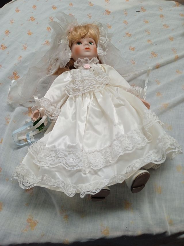 Muñeca de porcelana antigua floral