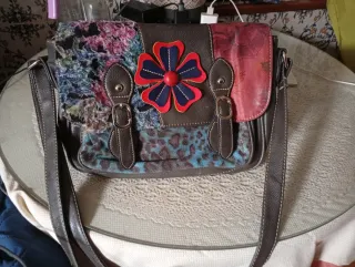 Bolso bandolera multicolor con flor