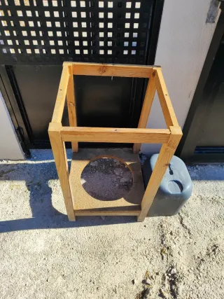 Soporte mesa madera con hueco